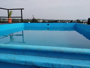 Bazén v ubytování La Couronne nebo v jeho okolí