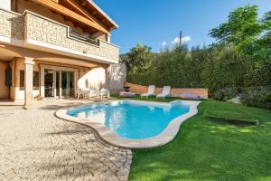 Bazén v ubytování Villa Bellavista Chia nebo v jeho okolí