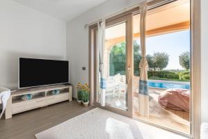 TV a/nebo společenská místnost v ubytování Villa Bellavista Chia