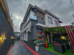 Το κτήριο όπου στεγάζεται  το διαμέρισμα