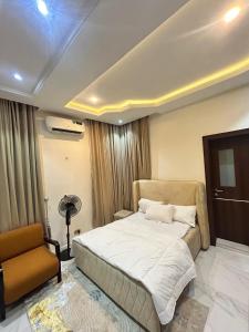 Φωτογραφία από το άλμπουμ του A well furnished 2 bedroom apartment in AREPO, close to Ikeja σε Magboro-Akeran