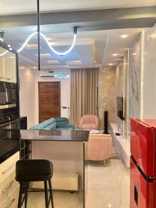 Φωτογραφία από το άλμπουμ του A well furnished 2 bedroom apartment in AREPO, close to Ikeja σε Magboro-Akeran