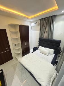 Φωτογραφία από το άλμπουμ του A well furnished 2 bedroom apartment in AREPO, close to Ikeja σε Magboro-Akeran