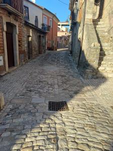 a cobblestone street with a drain in the middle at VicoloHOME in Fragneto lʼAbate