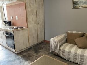 Una cocina o cocineta en Home away from home