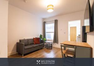 TV a/nebo společenská místnost v ubytování Central Oswestry 2 Bedroom House