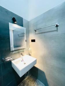 Ένα μπάνιο στο THE ONE Villa