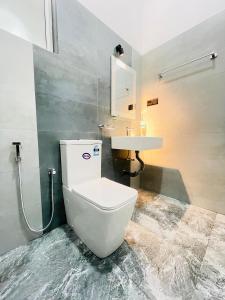 Ένα μπάνιο στο THE ONE Villa