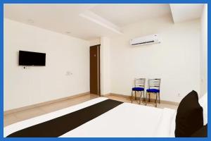 Fotografie z fotogalerie ubytování Hotel Neelagiri The Shiva-Palace near Assi Ghat # Ganga River# Kashi Vishwanath Temple - Restaurants # Car parking - Free Wifi Facilities - Fully Air conditioning Premium Room # Best Premium Hotel Inn Varanasi v destinaci Váránasí