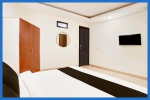 Fotografie z fotogalerie ubytování Hotel Neelagiri The Shiva-Palace near Assi Ghat # Ganga River# Kashi Vishwanath Temple - Restaurants # Car parking - Free Wifi Facilities - Fully Air conditioning Premium Room # Best Premium Hotel Inn Varanasi v destinaci Váránasí