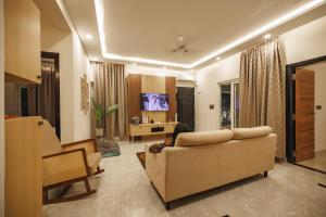 Un televizor și/sau centru de divertisment la Kaya's Retreat