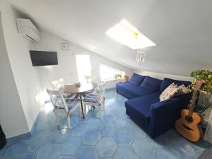 Posezení v ubytování The Blue terrace