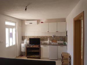 Kuchyň nebo kuchyňský kout v ubytování Apartments Rogoznica + 25 fotografií