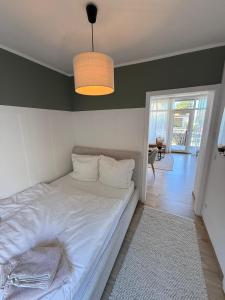 En eller flere senge i et værelse på Petite Maison de plage