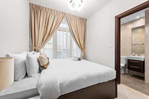 Ένα ή περισσότερα κρεβάτια σε δωμάτιο στο Stayshort - Modern Villa in Avencia Damac Hills 2 with Waterpark Access +24 φωτογραφίες