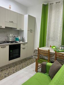 Η κουζίνα ή μικρή κουζίνα στο Angela apartments