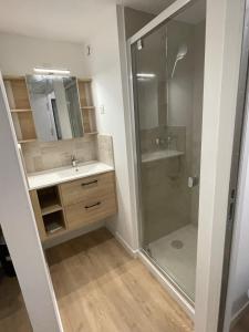 Ένα μπάνιο στο Maison de ville rénovée - Carc'apparts - terrasse