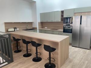 Η κουζίνα ή μικρή κουζίνα στο Maison de ville rénovée - Carc'apparts - terrasse