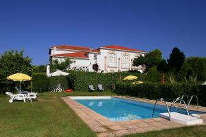 a house with a swimming pool in the yard at Quinta da Fata in Nelas