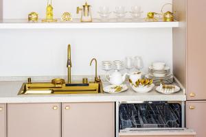 Kuchyň nebo kuchyňský kout v ubytování Kazakhstan Residense 178 by Royal Rentals