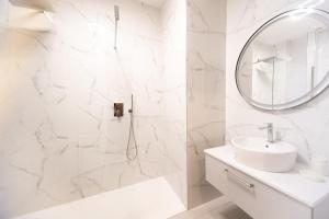 Ένα μπάνιο στο Manu Como Lake Apartment