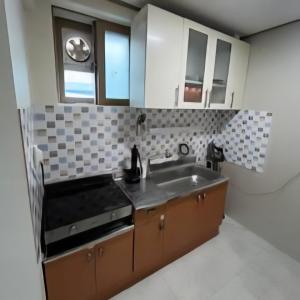 Kuchyň nebo kuchyňský kout v ubytování YangGang house Daejeon