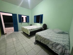 Postel nebo postele na pokoji v ubytování Casa vista Mar, pé na areia com piscina ! + 50 fotografií