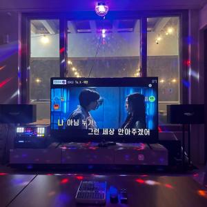 TV a/nebo společenská místnost v ubytování YangGang house Daejeon