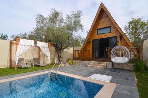 Πισίνα στο ή κοντά στο Amazing Private Pool Bungalow, Breakfast & Dinner inclusive