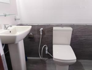 Ένα μπάνιο στο Akshaya Guest Inn Kandy