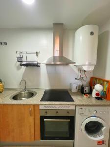 Kuchyň nebo kuchyňský kout v ubytování Loma Blanca by Residea