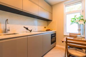 Η κουζίνα ή μικρή κουζίνα στο Family Double floor top view Art Apartment R3&5 +38 φωτογραφίες