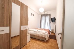 Giường trong phòng chung tại Corfu City Apartments