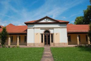 Το κτήριο όπου στεγάζεται  ο ξενώνας +14 φωτογραφίες