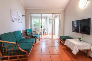 TV a/nebo společenská místnost v ubytování Die Steenbras