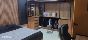 Ένα ή περισσότερα κρεβάτια σε δωμάτιο στο Casa em Condomínio de luxo, ao lado do Autódromo de Goiânia +9 φωτογραφίες