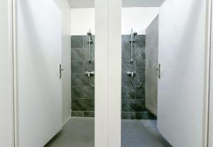 Koupelna v ubytování Ruime accommodatie voor 12 personen op begane grond