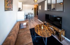 TV a/nebo společenská místnost v ubytování Versant Est