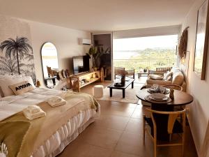 Ένα ή περισσότερα κρεβάτια σε δωμάτιο στο Beautiful sea and nature views in Saint Martin