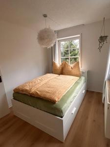 Postel nebo postele na pokoji v ubytování Ferienwohnung Am Weifberg in Hinterhermsdorf