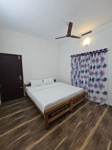 Giường trong phòng chung tại Mount wave Pool villa