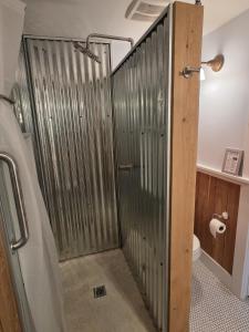 Koupelna v ubytování Northside Hideaway Exquisite1-Bedroom House, Quiet Street + 8 fotografií