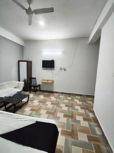 a room with a bed and a flat screen tv at RROOMS Hotel Orphic Inn in Lucknow +6 photos