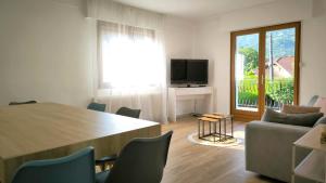 TV a/nebo společenská místnost v ubytování Appartement Le Bargy