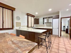 Kuchyň nebo kuchyňský kout v ubytování Santuchu Apartamento Elegante con wifi