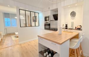 Η κουζίνα ή μικρή κουζίνα στο Elégant et Calme au cœur du Centre-ville +8 φωτογραφίες