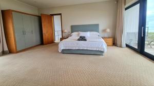 Postel nebo postele na pokoji v ubytování 114 Whales Haven - Keurboomstrand