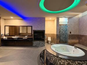 a large bathroom with a tub and a sink at Wei Feng Exquisite Motel Pintung Branch in Pingtung City +68 photos