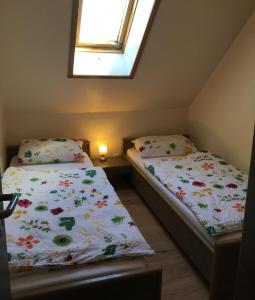 Postel nebo postele na pokoji v ubytování zum Wels