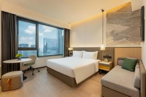 Giường trong phòng chung tại Holiday Inn Suzhou North by IHG +100 ảnh